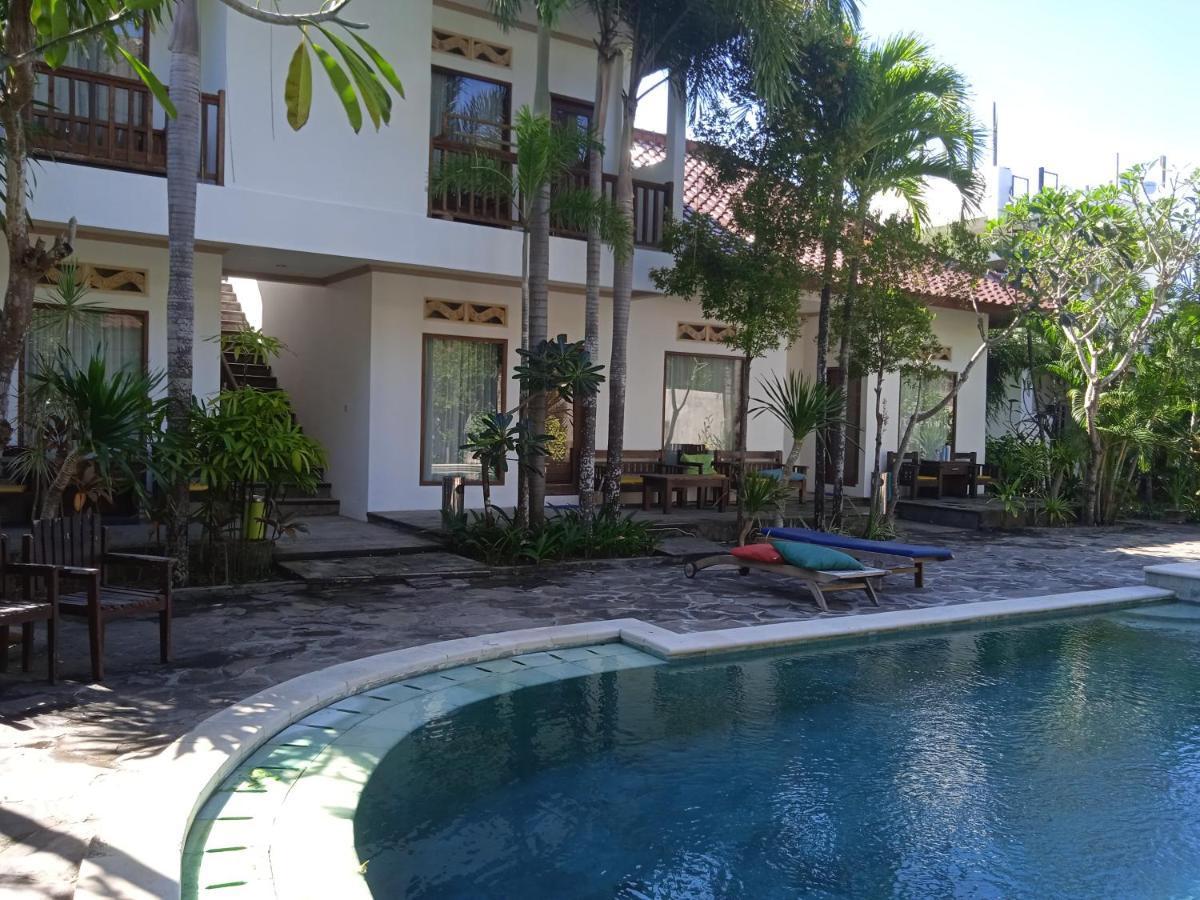 Family House Hotel Kuta Kuta  Dış mekan fotoğraf